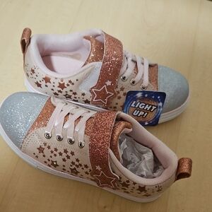 Kelly & Katie Star Light-Up Sneakers in Rose Gold and White